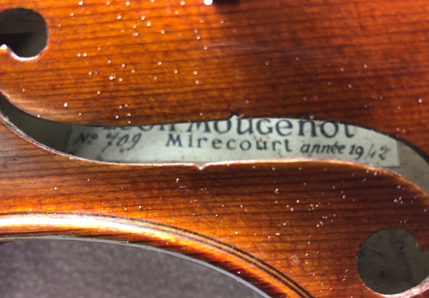 Léon Mougenot 709, Mirecourt 1942 label (690710)